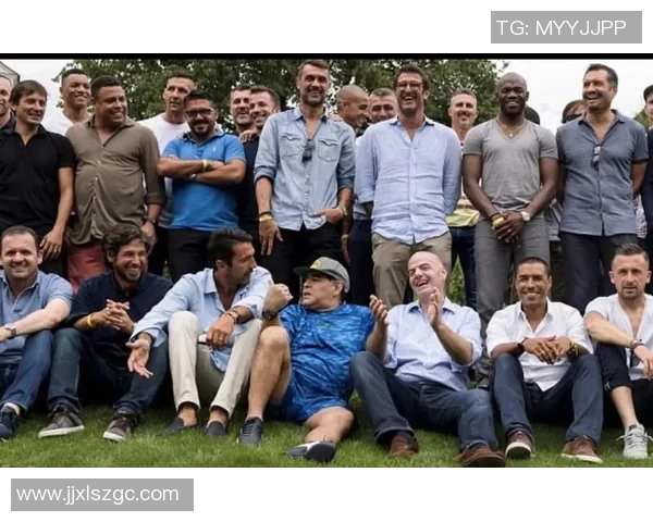 足球豪华阵容合照揭晓世界级球星齐聚一堂展现巅峰风采