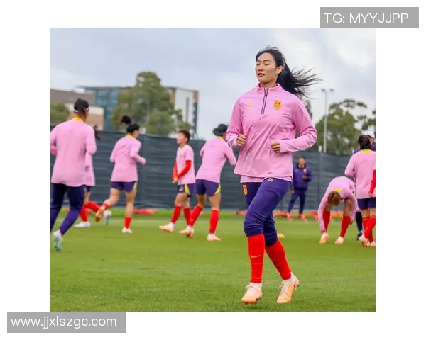 崭露头角的小女足球星勇闯国际赛场成就梦想未来 崭露头角的小女足球星勇闯国际赛场成就梦想未来